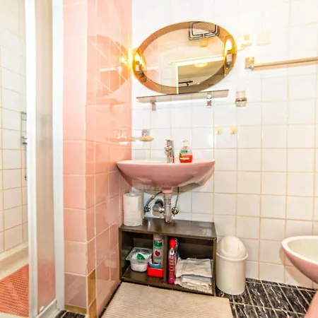 Reisman 1010 Apartment *