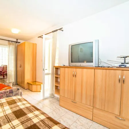Reisman 1010 Apartment
